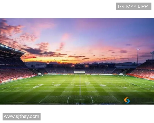 足球直播间聚焦当红球星带你领略绿茵场上的激情与荣耀